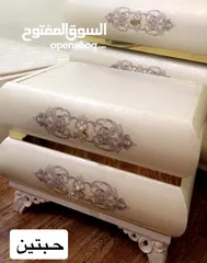  3 للبيع اثاث ( خشب قوي)  شبه جديد  منظره وطاولتين وسرير وكرسي
