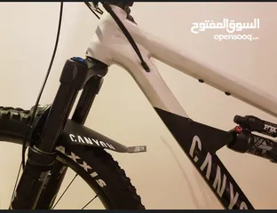  6 سيكل جبلي مع ملحقاته trail bike دراجة أصلية عملية مع اكسسوارات canyon mountain
