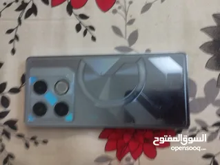  7 جهاز غني عن تعريف بسعر مناسب غير قابل لبدل  موجود رصيفه معو كرتونه  وسمعات فقط