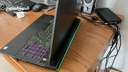  5 Alienware M17 R2 17.3" FHD (1TB PCIe M.2 SSD, Intel Core i7 9th Gen., 2.60 GHz, 16 GB RAM)