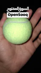  2 كرة تنس صفراء اللون استعمال خفيف جميلة جدا