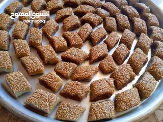  5 كعك ومعمول شغل بيتي بجوده عاليه جدا  وطعم مضمون مطبخ حنين للتواصي