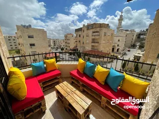  20 خمس مقاعد وطاوله وسط130دينار اربع مقاعد 100سبع مقاعد وطاولة وسط 180دينار وجميع الوان موجود وتر بروف