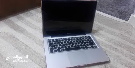  1 لابتوب للبيع نوع ابل استعمال خفيف بحاله الجديد