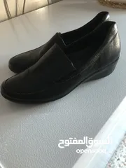  9 أحذية ستاتي جلد طبيعي نوعيات ممتازة مقاسات مختلفة بحال الجديد للبيع