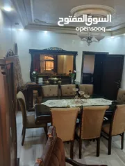  1 طاولة سفره 8 كراسي للبيع  توب نظافه
