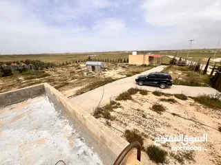  25 قطعة أرض وبيتين  ومزرعه جاهز للسكن
