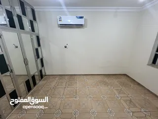  3 غرفه بحمام كبيره ونظيفه جدا العذيبه خلف الزبير شامل