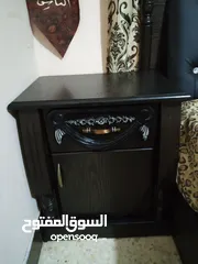  4 للبيع غرفة نوم ماستر تفصيل خشب لاتيه 18 قشرة بلوط بحالة ممتازة جدا بسعر 210