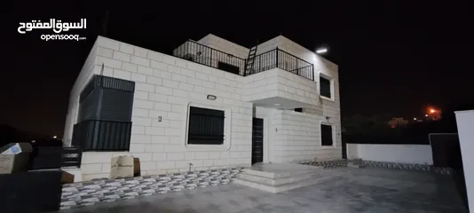  1 بيت جديد غير مسكون مكون من ثلاث طوابق في المزرعه الغربية بالقرب من شركة النزيه للبلاط منطقه هادئه