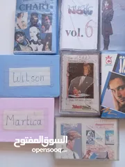  18 اشرطة كاسيت نسخ اصليه اجنبي وعربي وفرق عالميه أكثر من 1000 شريط اي 3 اشرطه بدينارين