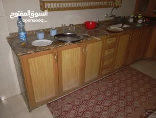  8 مطبخ للبيع المنيوم وخشب زان اصلي لون مميز وخزائن وأبواب المنيوم وخشب زان اصلي