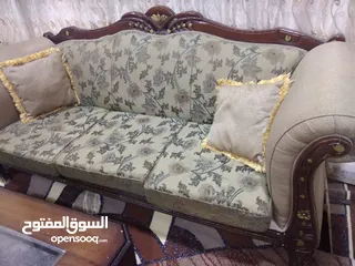  3 طقم كنب 7مقاعد بحالة جيدة للبيع المستعجل