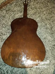  3 جيتار ياماها . Yamaha c40