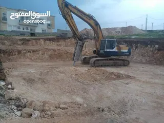  3 نقوم بحفر جميع خطوط الصرف الصحي والحفريات