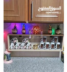  20 رف خشب شاشه ومطبخ وحمام وديكور حائط وستاند مكياج وجلاتين وغيره