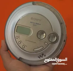  1 مسجل سوني قديم