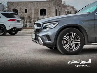  3 مرسيدس GLC 200 بنزين فل اضافات عدا الفتحة السيارة بحالة الوكالة قاطعة 10.000 كيلو فقط استيراد شخصي