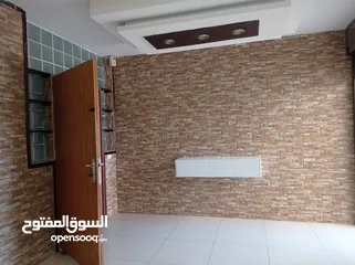  1 شقه مفروشه للايجار الشهري ،تصلح لعائله ،قريبه على الخدمات،مشمسه،خط سرفيس،قرب مستشفى الاتحاد ،ساحه