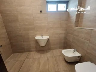  18 شقة فارغة للبيع في منطقة الدوار الرابع ( عدد 2 ) ref : 14339