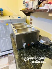  8 معدات كريب و وافل وخلاط صناعي وماكينة تسييح شكولا وجاطات بلاستك حراري غذائي امريكي وماكينة بسكوت ايس