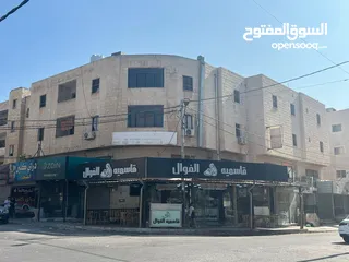  10 مجمع تجاري في وسط إربد عبارة عن محلات وشقق مع تسوية