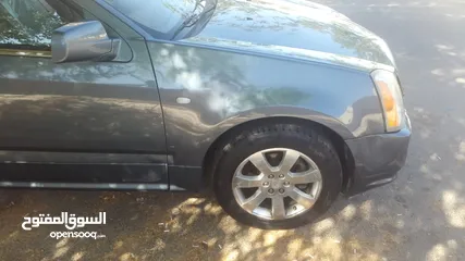  12 سيارة كاديلاك نوع SRX موديل 2006 بحالة جيدة جداً تتميز بداخلية نظيفة جداً