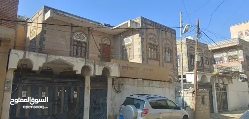  2 ب 180مليون فقط للبيع فلة في اقوي مكان في صنعاء في الحي السياسي الفله 8 لبن حررر  دورين حجر