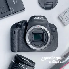  1 كاميرا كانون 700D مع عدسة 50mm  