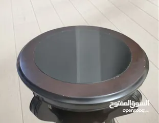  2 طاولتين خشب مع زجاج لون بني مستعمل 50×59