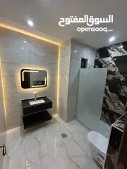  24 بليط وفني تركيب بديل الرخام وبديل الخشب
