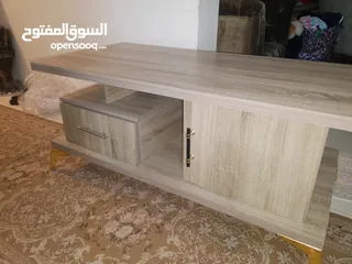  2 ترابيزه لمينيت بالكامل رجلين ستيل لون ذهبي الترابيزه بالكرتونه ولا خدشه الله يطرح البركه
