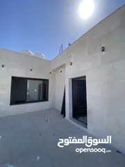  6 شقة مميزة اخير مع روف في اجمل مناطق قرية النخيل اجمل تشطيب واطلالة رائعة 240 داخلي و 90 تراس خارجي