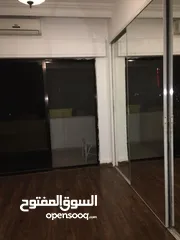  4 شقه مميزه للايجار في الشميساني 3 غرف نوم منهم 2 ماستر. بلكونه عدد 2. مطبخ كبير ومميز. تدفئه ومكيفات