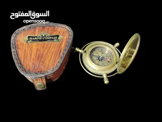  2 بوصله نحاس قديمه ومميزه بالعلبه الجلديه