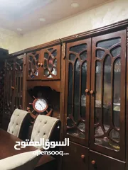  8 طقم كنب زان 7 مقاعد بحالة ممتازة و بوفيه 3 قطع خشب ثقيل للبيع المستعجل بسعر حرق