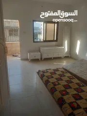  3 شقه للعرسان غرفتين وصاله موقع مميز