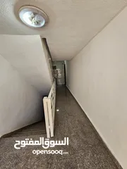  2 شقة طابق اول شارع الجامعة خلف ليدرز مقابل الجامعة الاردنية مبنى السكري