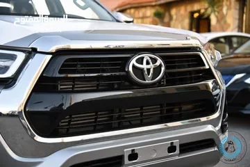  29 موديل 2023 Toyota Hilux لون سلفر اطارات المنيوم