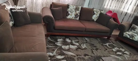  1 طقم كنب  للبيع بحالة جيدة