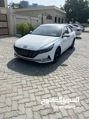  2 Hyundai Elantra 2021