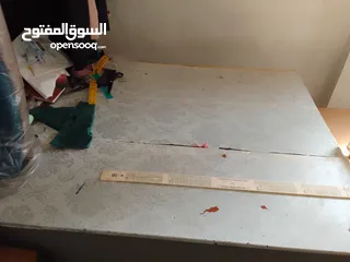  1 طاولة قص وتفصيل للبيع