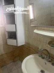  6 شقة للإيجار في جبل النزهه من المالك