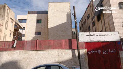  3 مدرسة للبيع او للضمان في حي نزال خلف مسجد نزال الكبير