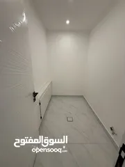  4 بالاقساط شقة طابق ارضي مساحة 200 م + 100 م ترس