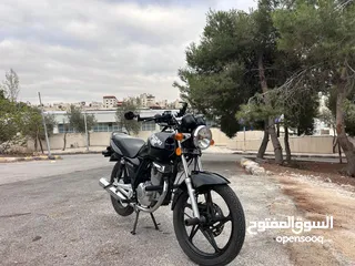  3 ( Suzuki en125  model 2022 ) بحالة الوكالة بسعر 1000 دينار
