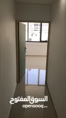  5 مكتبين جنب بعض