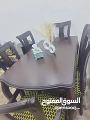  3 طاوله سفره خشب زان بالكامل 6 كراسي ضغط استعمال اشي بسيط جداً.. نظامها اثنين منهم ايدي ماستر