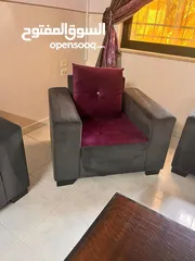  4 اثاث مستعمل بحالة جيدة (طقم كنب/ طاولة سفرة/ مزنون/ طاولة وسط/ براويز/ برداي)