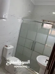  14 شقه فارغه للايجار في الجاردنز